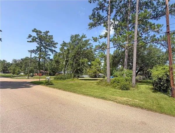 113 WALNUT ST, Mandeville, LA 70471
