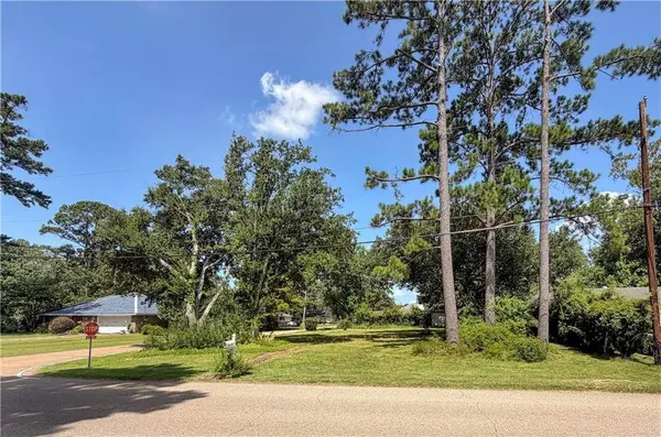 113 WALNUT ST, Mandeville, LA 70471