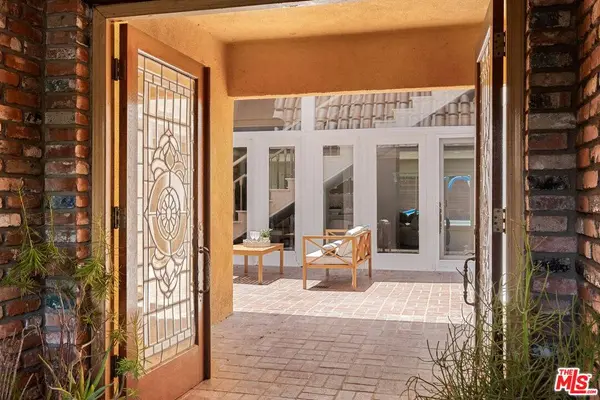 2103 N Hobart Blvd, Los Angeles, CA 90027