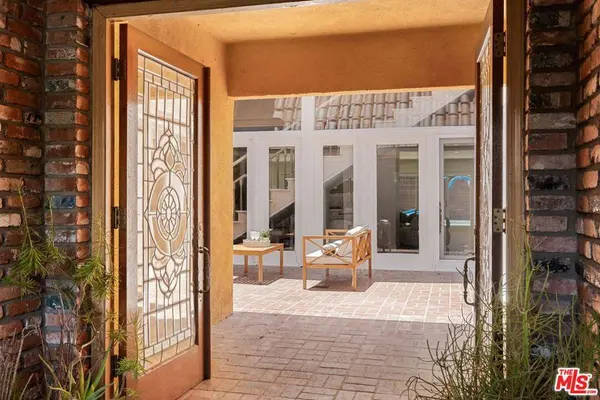 2103 N Hobart BLVD, Los Angeles, CA 90027