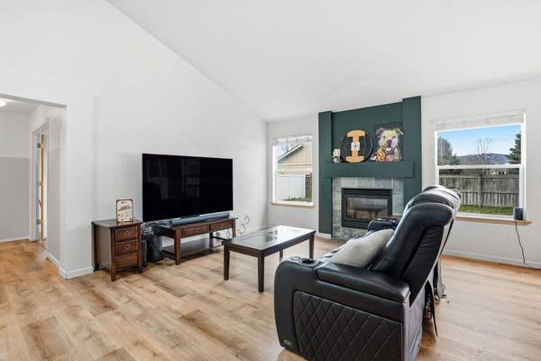 18907 E Baldwin Ln, Greenacres, WA 99016