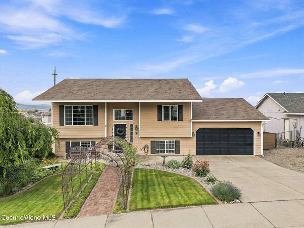 460 W Bridle LN