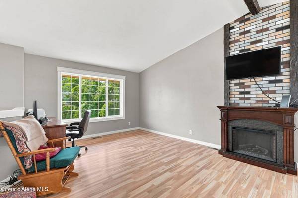 460 W Bridle LN, Post Falls, ID 83854