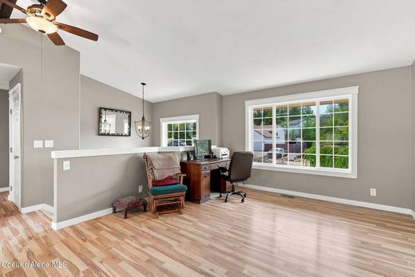 460 W Bridle LN, Post Falls, ID 83854