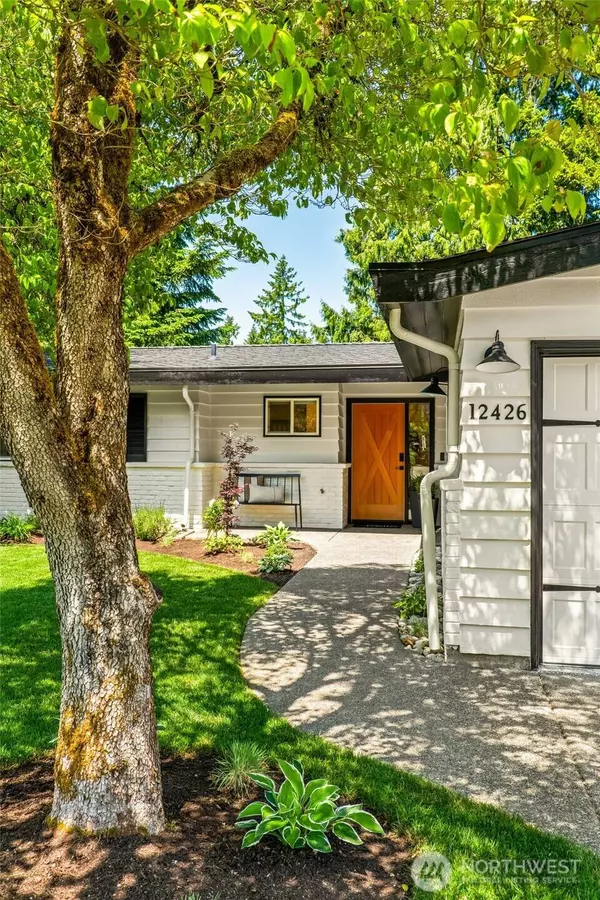 12426 NE 73rd ST, Kirkland, WA 98033