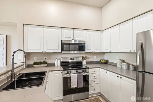 16125 Juanita Woodinville WAY NE #201, Bothell, WA 98011