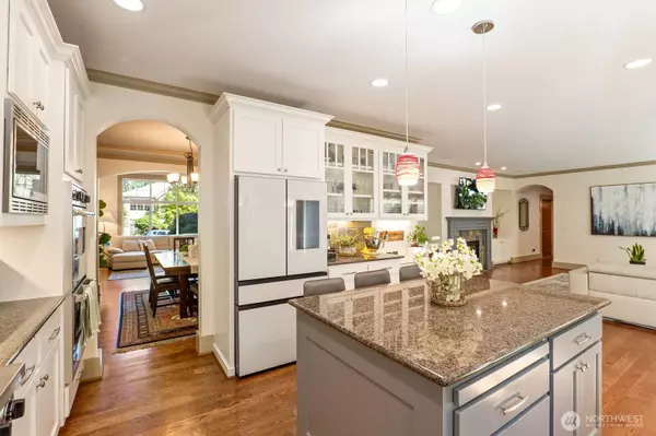 16633 NE 40th CT, Redmond, WA 98052