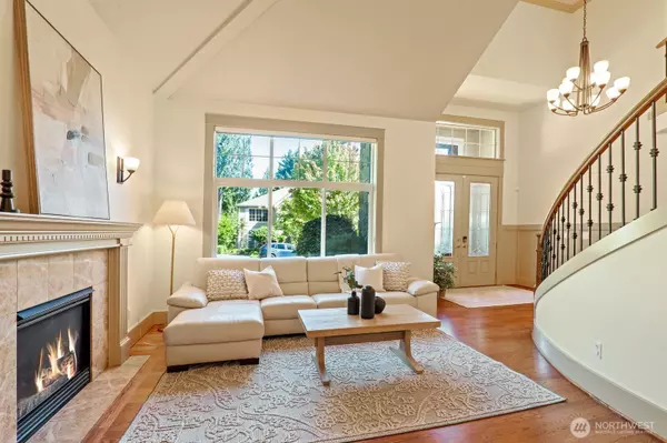 16633 NE 40th CT, Redmond, WA 98052