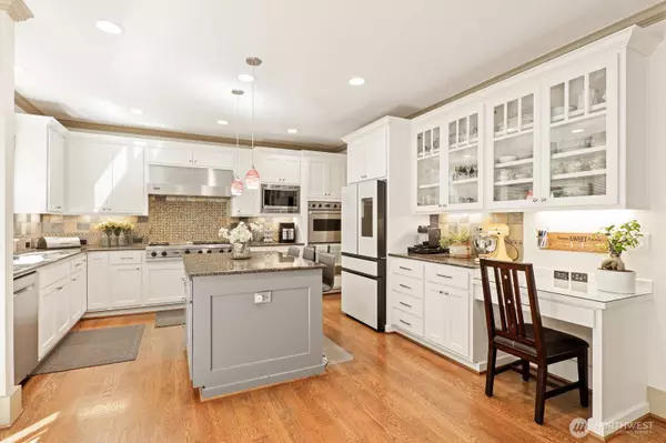 16633 NE 40th CT, Redmond, WA 98052