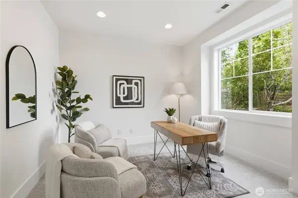 17345 NE 36th ST, Redmond, WA 98052