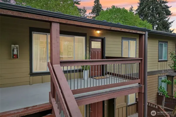 21305 48th AVE W #B205, Mountlake Terrace, WA 98043