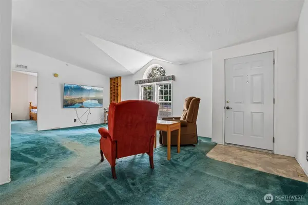 16627 230th AVE SE, Maple Valley, WA 98038