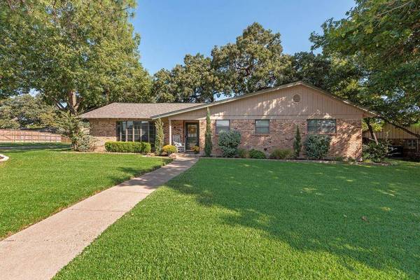 332 Plainview Drive, Hurst, TX 76054