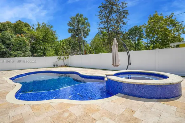 30 Bentley Dr, Miami Springs, FL 33166