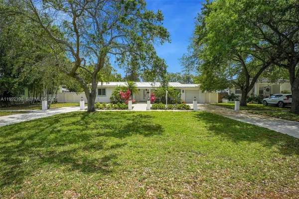 30 Bentley Dr, Miami Springs, FL 33166