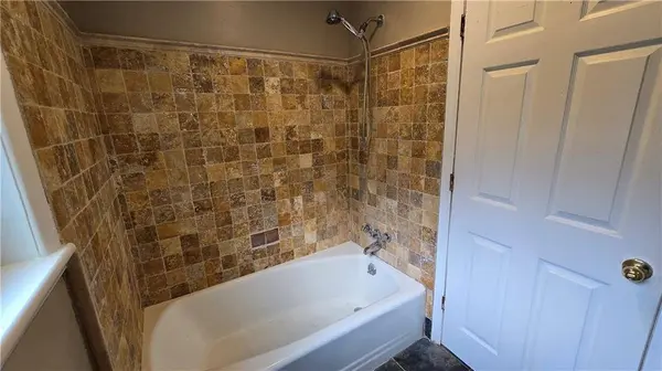 3668 Kingsboro RD NE #5, Atlanta, GA 30319