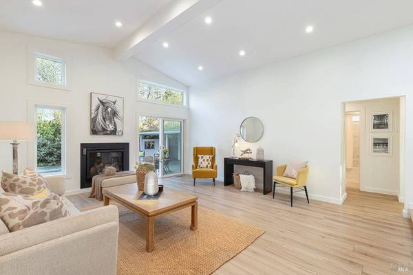 1687 Del Oro CIR, Petaluma, CA 94954