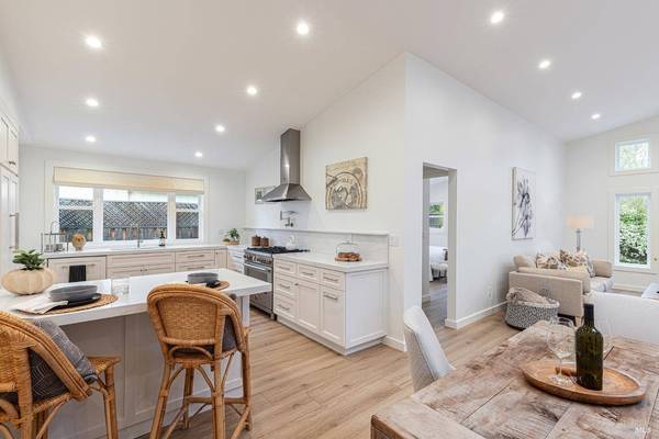 1687 Del Oro CIR, Petaluma, CA 94954