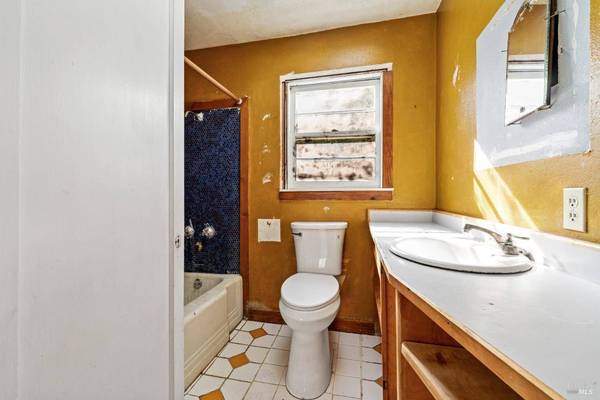 10959 Sunset AVE, Forestville, CA 95436