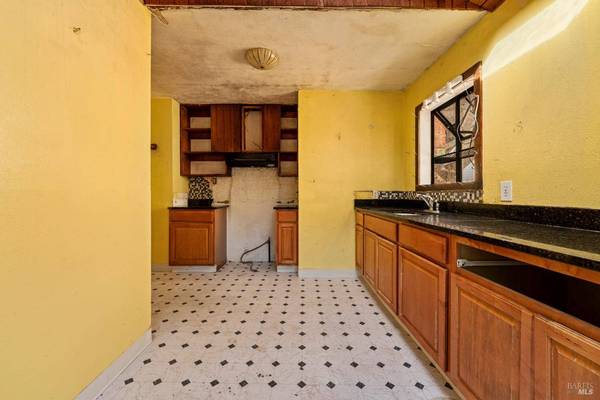 10959 Sunset AVE, Forestville, CA 95436