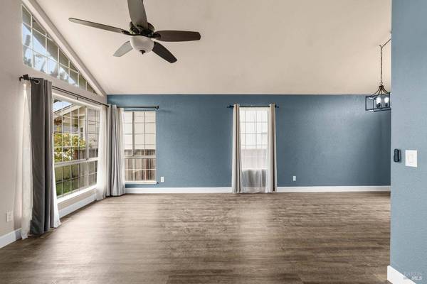 172 Cornell ST, Windsor, CA 95492