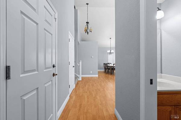 1820 Howard DR, Windsor, CA 95492