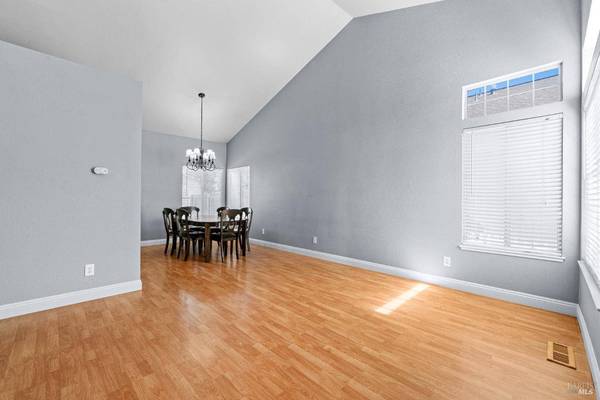 1820 Howard DR, Windsor, CA 95492