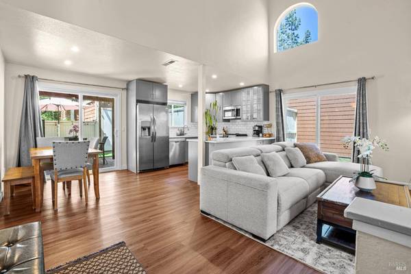 2706 Lakeview DR, Santa Rosa, CA 95405
