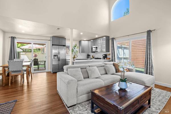 2706 Lakeview DR, Santa Rosa, CA 95405