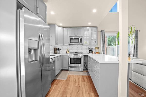 2706 Lakeview DR, Santa Rosa, CA 95405