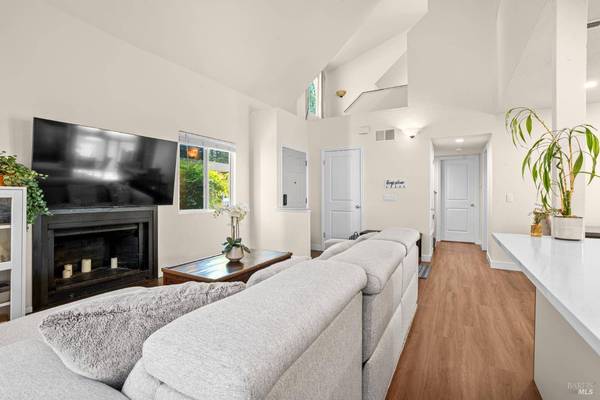 2706 Lakeview DR, Santa Rosa, CA 95405