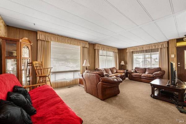 8166 Willow ST, Windsor, CA 95492