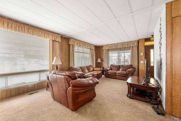 8166 Willow ST, Windsor, CA 95492