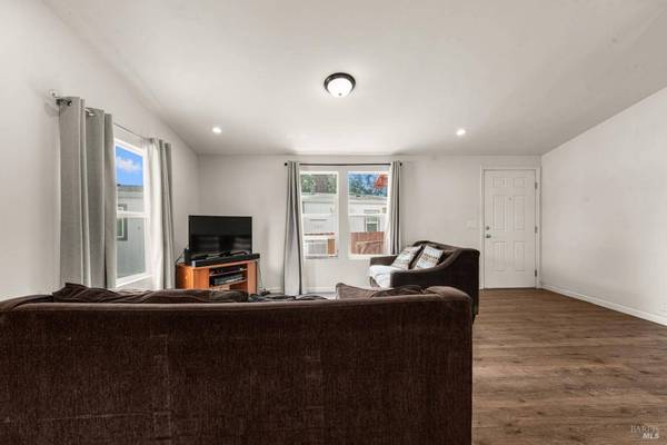3145 Clare AVE, Santa Rosa, CA 95403