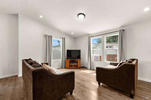 3145 Clare AVE, Santa Rosa, CA 95403
