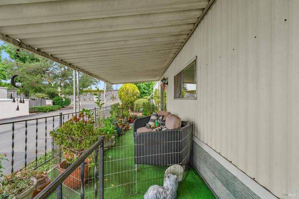 8166 Willow ST, Windsor, CA 95492