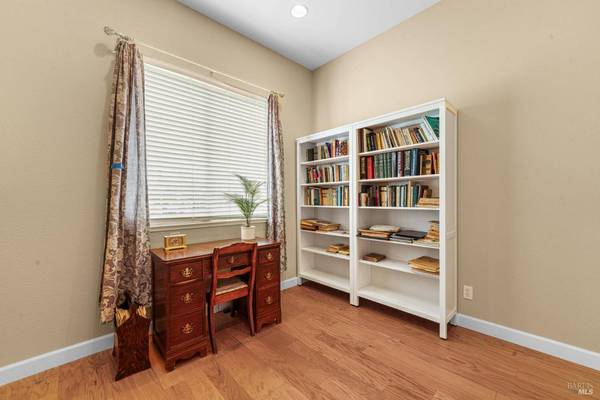 1284 Eagle DR, Windsor, CA 95492