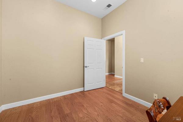 1284 Eagle DR, Windsor, CA 95492