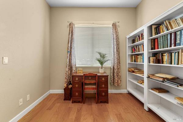 1284 Eagle DR, Windsor, CA 95492