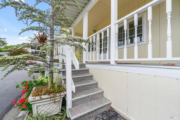 4691 Circle DR, Santa Rosa, CA 95409