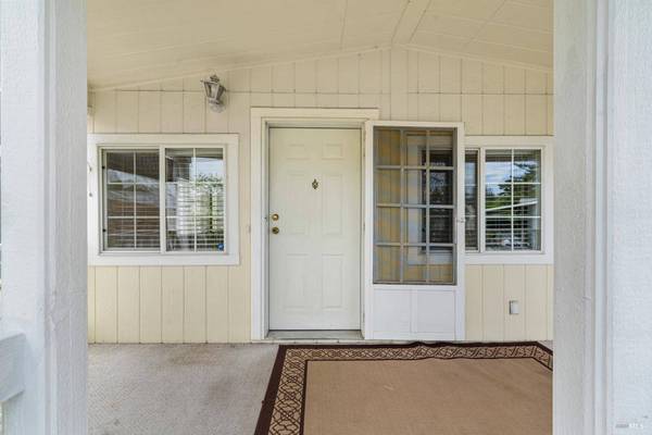 4691 Circle DR, Santa Rosa, CA 95409