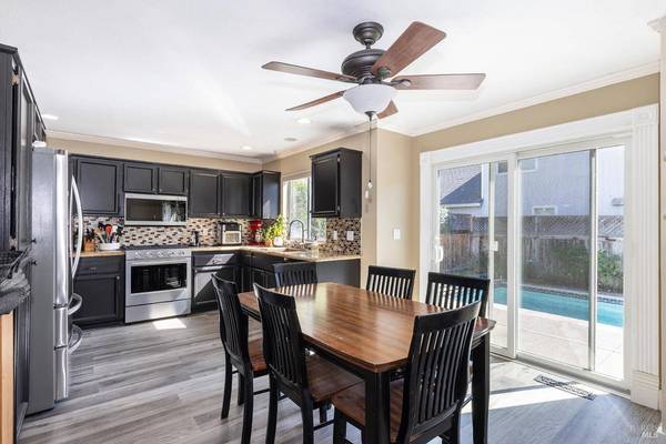 236 Wikiup Meadows DR, Santa Rosa, CA 95403