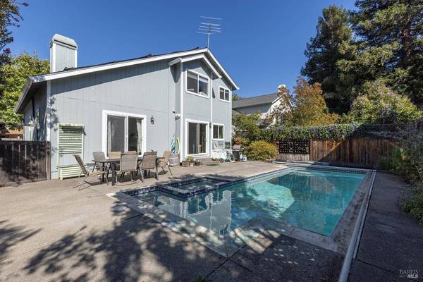 236 Wikiup Meadows DR, Santa Rosa, CA 95403