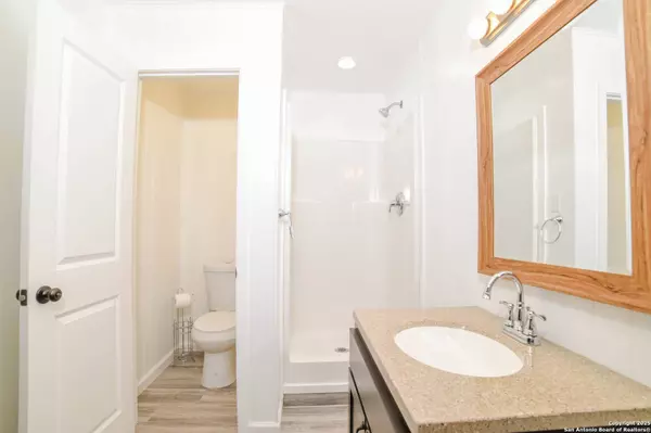 215 Greenlawn, Pleasanton, TX 78064