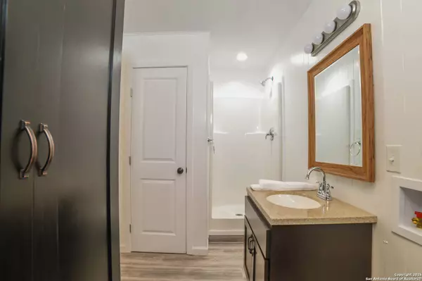 215 Greenlawn, Pleasanton, TX 78064