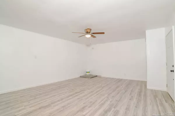 215 Greenlawn, Pleasanton, TX 78064