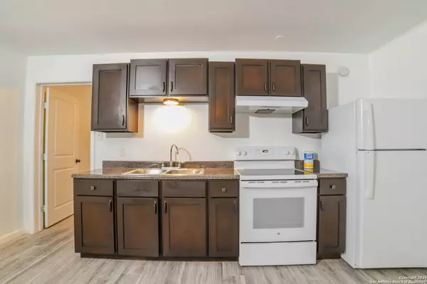 215 Greenlawn, Pleasanton, TX 78064