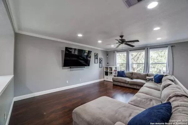 10323 Medio, San Antonio, TX 78245