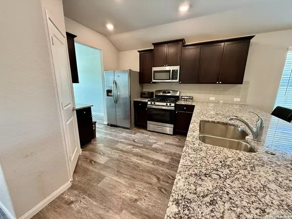 807 Blue Landing, San Antonio, TX 78221