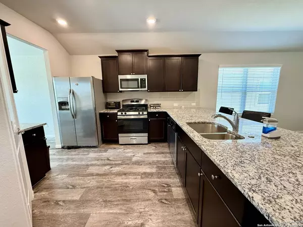 807 Blue Landing, San Antonio, TX 78221